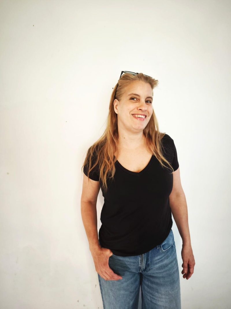 9032 שחור דפנה